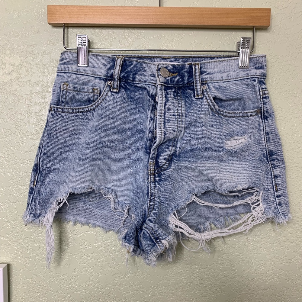 Pacsun Light Wash Vintage High Rise Distressed Denim Shorts Size 25 - Picture 2 of 9